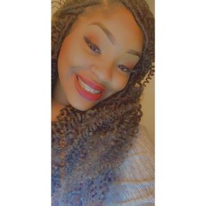 Meet your Posher, Catina